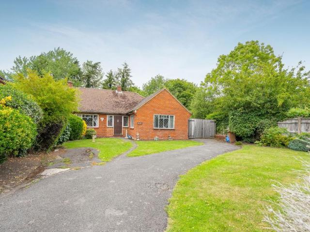 Bungalow for sale in Cranbourne, Winkfield