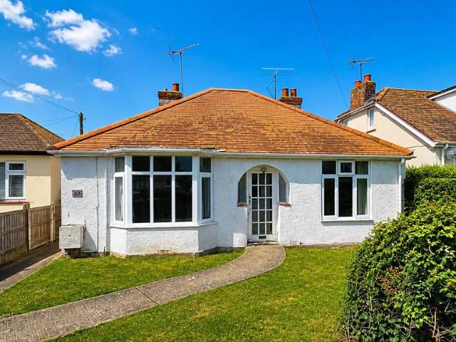 Bungalow for sale in Hunter's Forstal, Canterbury