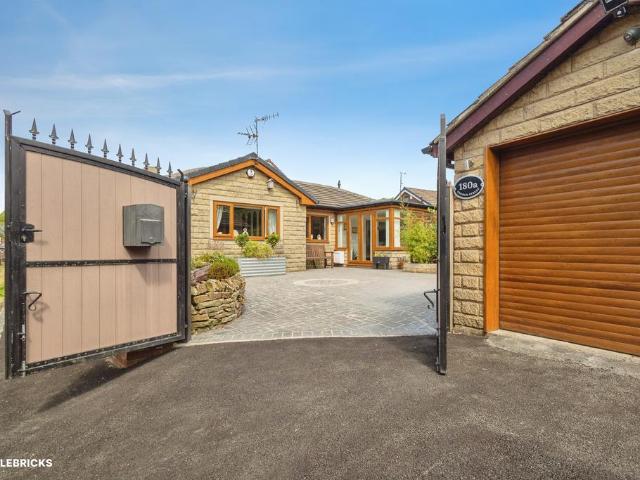 Bungalow for sale in Shaw and Crompton, Pendock