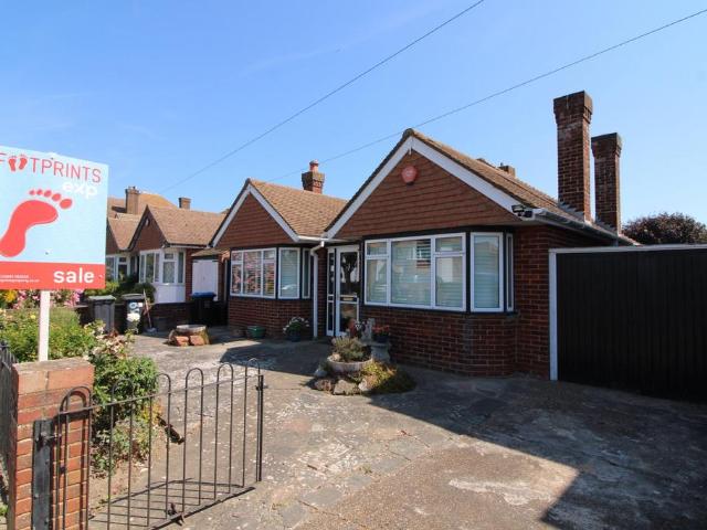 Bungalow for sale in Acol, Kent