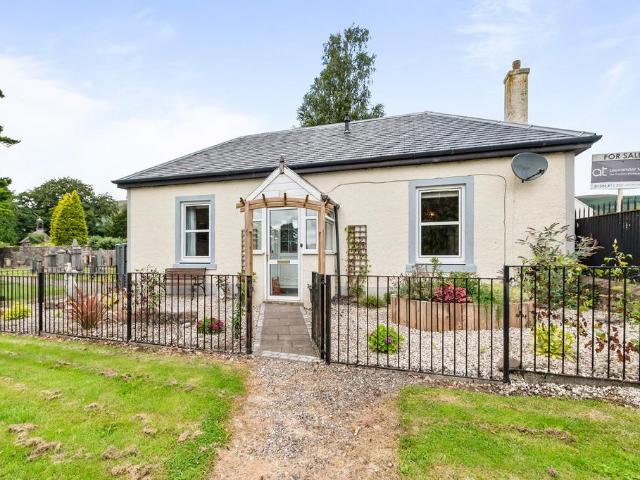 Bungalow for sale in Lower Mains, Dollar