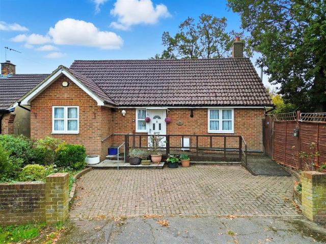 Bungalow for sale in Roydon, Epping