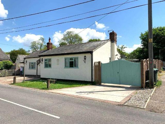 Bungalow for sale in Chipping Hill, Essex
