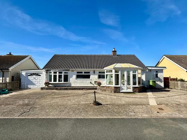 Bungalow for sale in Fairbourne, Wales