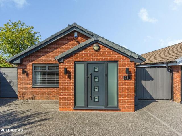 Bungalow for sale in Hurst, Greenheys