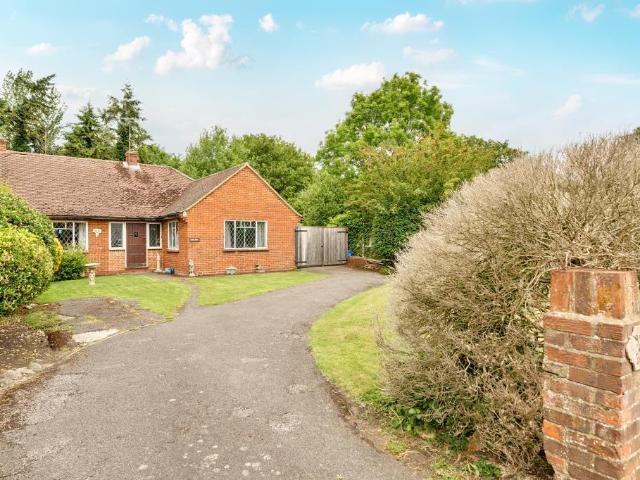 Bungalow for sale in Cranbourne, Winkfield