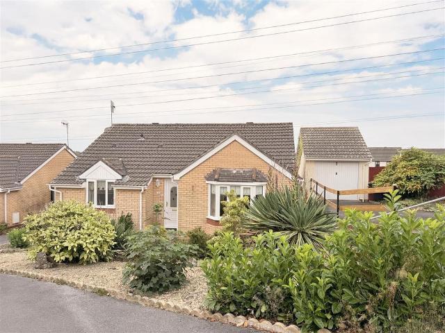 Bungalow for sale in Penceiliogi, Dafen