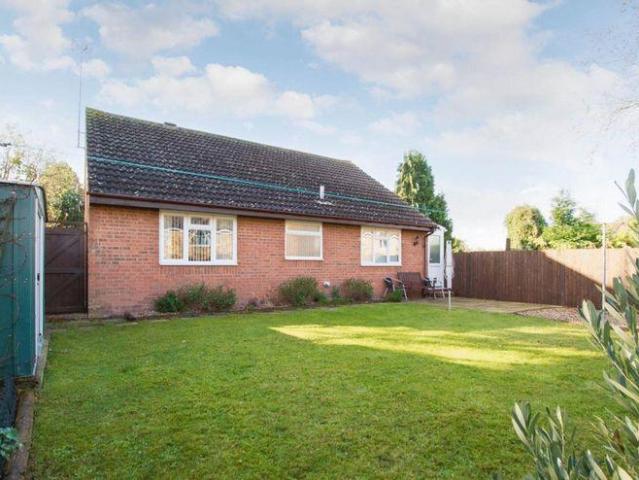 Bungalow for sale in Spring Park, Luton