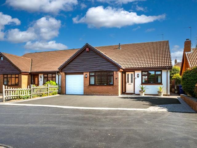 Bungalow for sale in Kingswinford, West Midlands