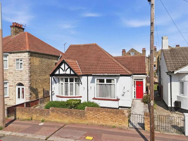 Bungalow for sale in Alton Barnes, Essex