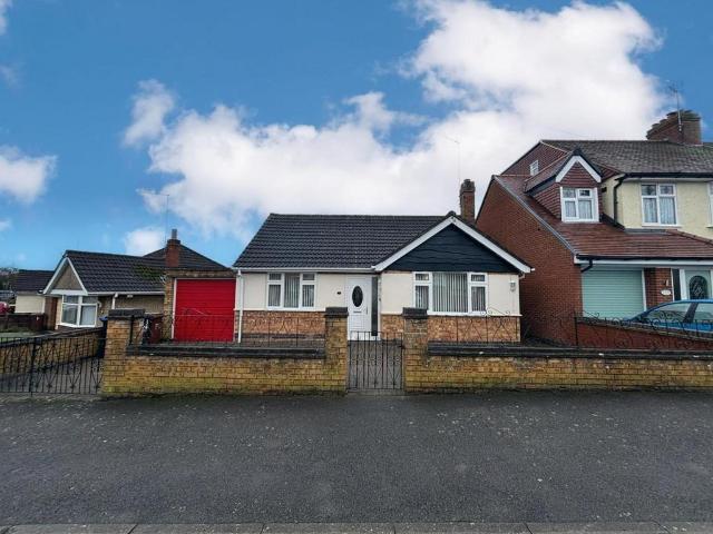Bungalow for sale in Headlands, Northampton