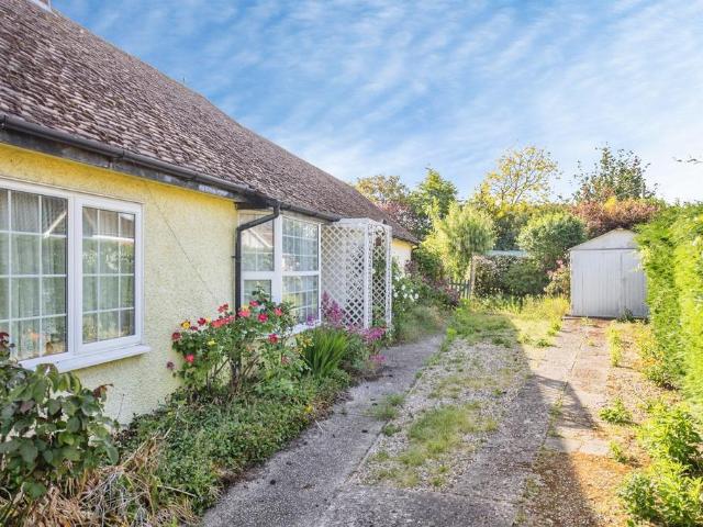 Bungalow for sale in Great Oakley, Tendring