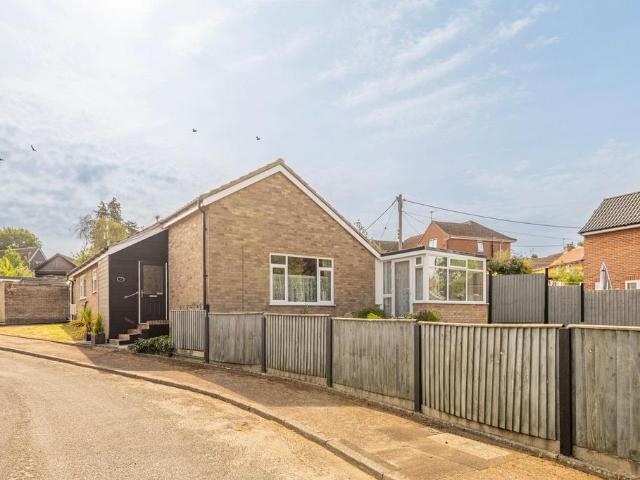 Bungalow for sale in Eastbridge, Suffolk