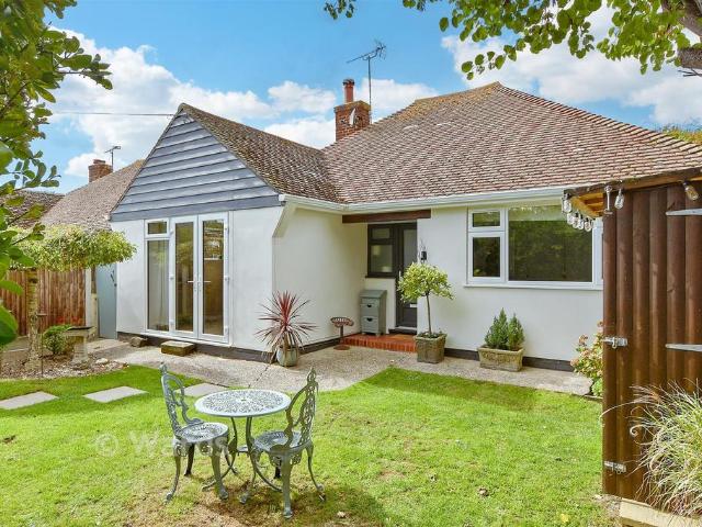 Bungalow for sale in Upton, Acol