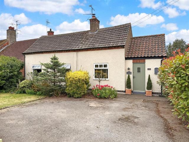 Bungalow for sale in Sutton-on-Trent CP, Alverton