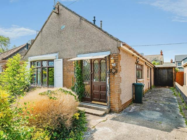 Bungalow for sale in Ynysawdre, Tondu