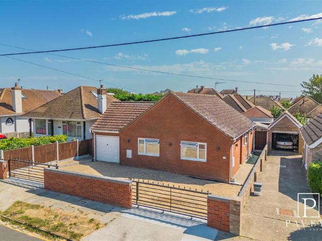 Bungalow for sale in Frinton and Walton, Dale Hill