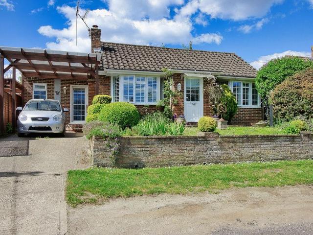 Bungalow for sale in Heol-las, Surrey
