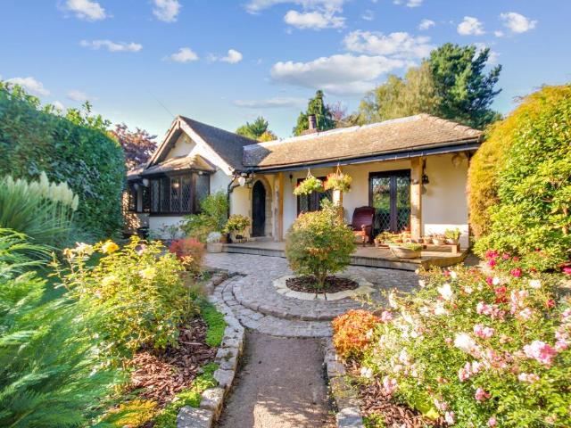 Bungalow for sale in The Butts, Kent