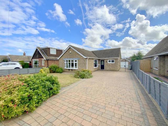 Bungalow for sale in Holton le Clay, Belleau