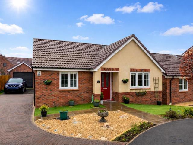 Bungalow for sale in Hampton, Crookhill