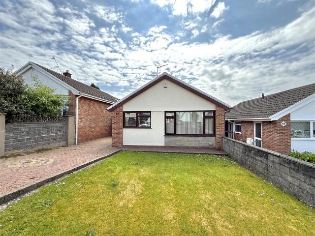Bungalow for sale in Dunvant, Wales