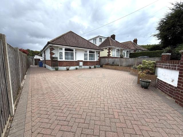 Bungalow for sale in Oakdale