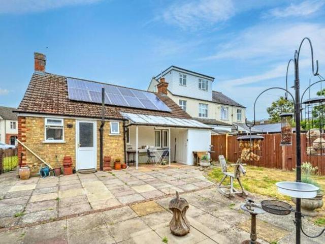 Bungalow for sale in Goldington, Bedford