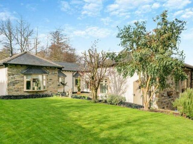 House for sale in Huddersfield, West Yorkshire