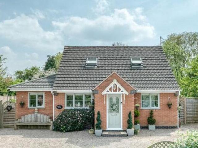 House for sale in Leigh