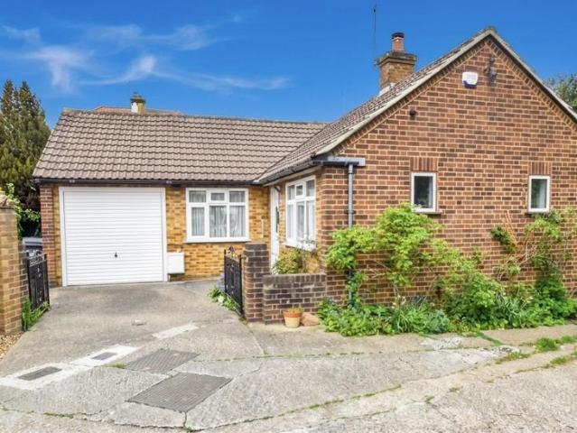 Bungalow for rent in Fallow Corner, Greater London
