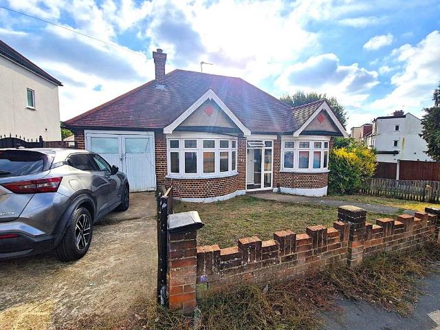 Bungalow for rent in Buckhurst Hill, Epping Forest