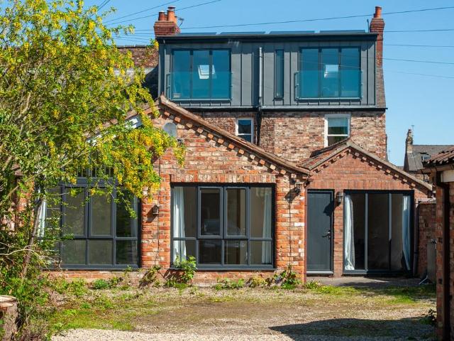 Bungalow for rent in The Groves, High Field