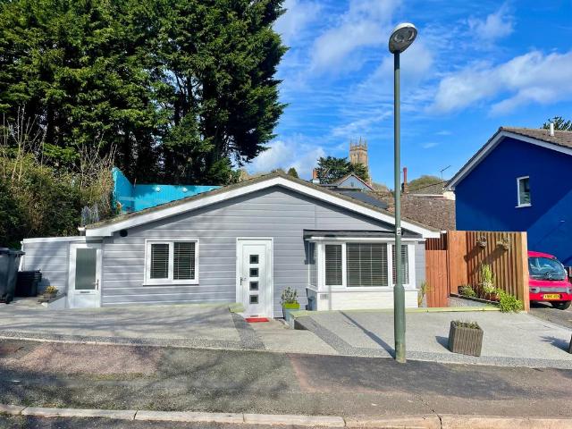 Bungalow for rent in Plainmoor, Torquay