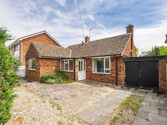 Bungalow for rent in Eaton Rise, East Bank