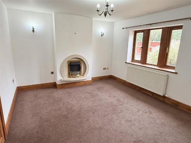 House for rent in Clifton, West Yorkshire