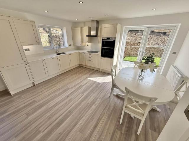 Bungalow for rent in Royston, South Yorkshire