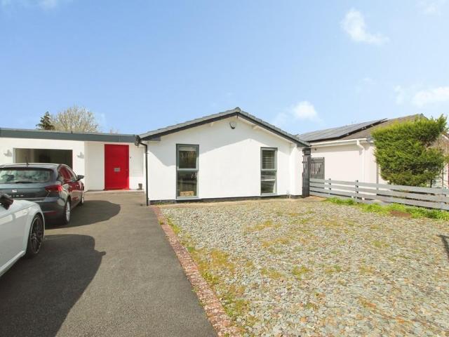 Bungalow for rent in Westminster Park, Two Mills