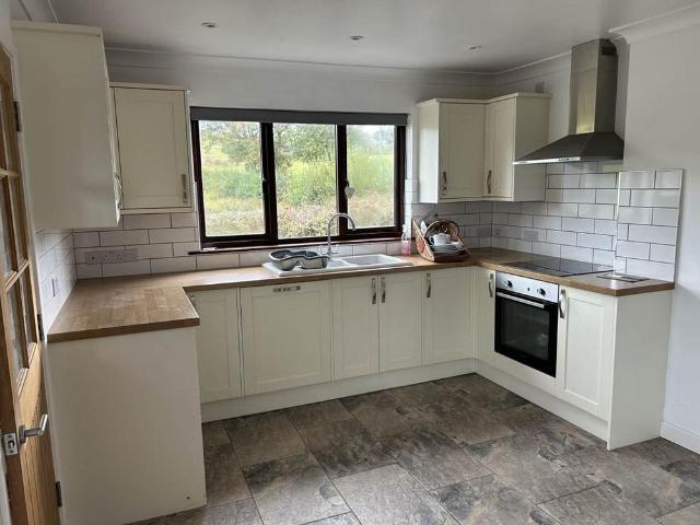 House for rent in Pentrefelin, Cellan