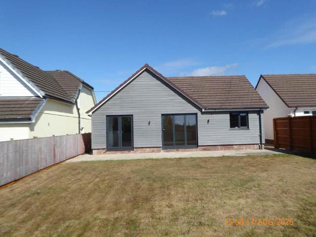 Bungalow for rent in Porthyrhyd, Wales