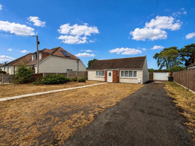 Bungalow for rent in Ebblake, Verwood