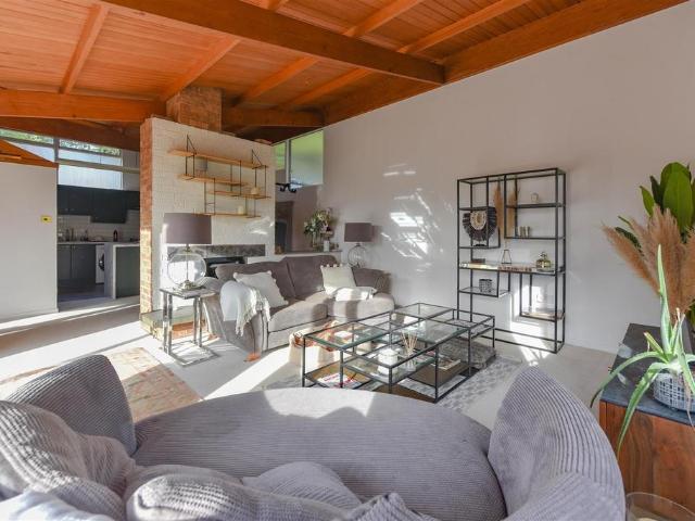 Bungalow for rent in Overstone