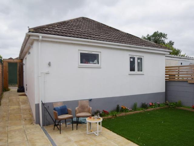 Bungalow for rent in Branksome, Poole
