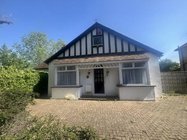 Bungalow for rent in Greater London