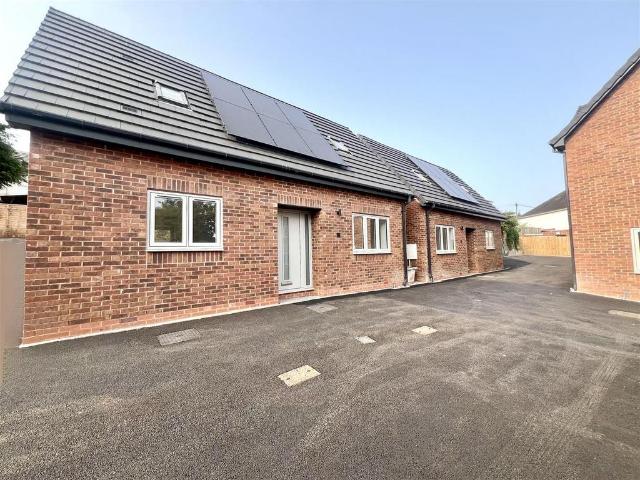 Bungalow for rent in Great Chatwell, Staffordshire