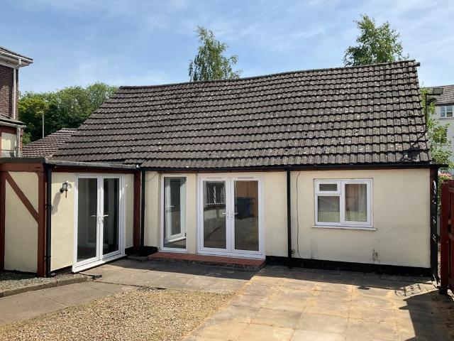 Bungalow for rent in Wordsley, West Midlands