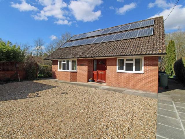 Bungalow for rent in Priest Down, Hampshire