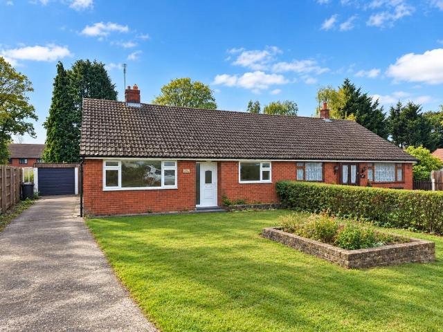 Bungalow for rent in Prees Higher Heath, Prees