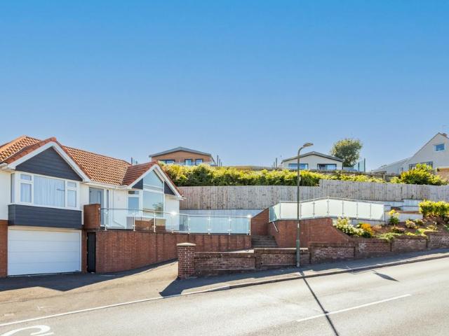 Bungalow for rent in Three Beaches, Paignton