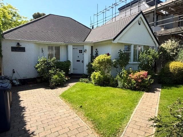 Bungalow for rent in Mill Hill, Greater London